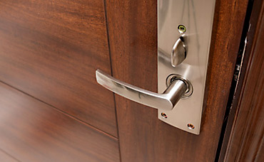 Montaż drzwi wewnętrznych z dojazdem do klienta PanelDom